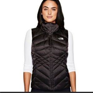 The North Face Women’s Black Puffer Vest Medium 550 Goose Down Hooded Zip Snap.